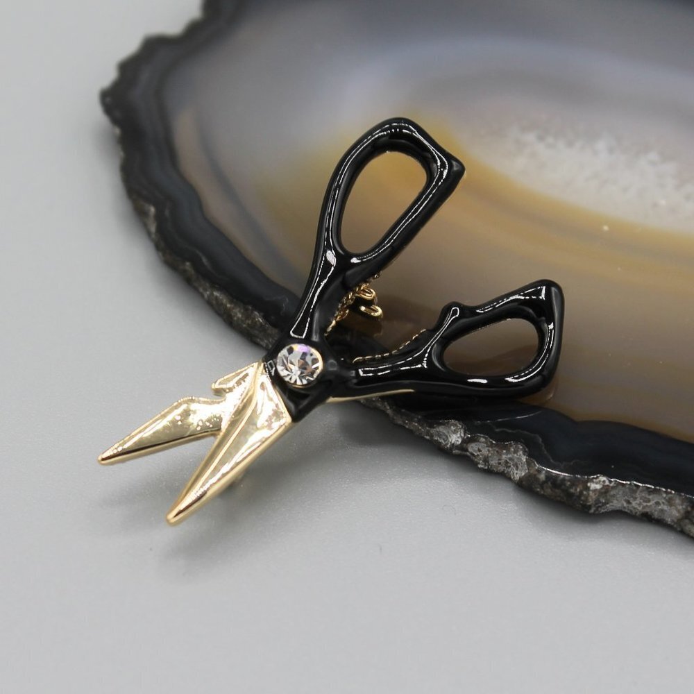 Scissors fashion crafts pin brooch black gold